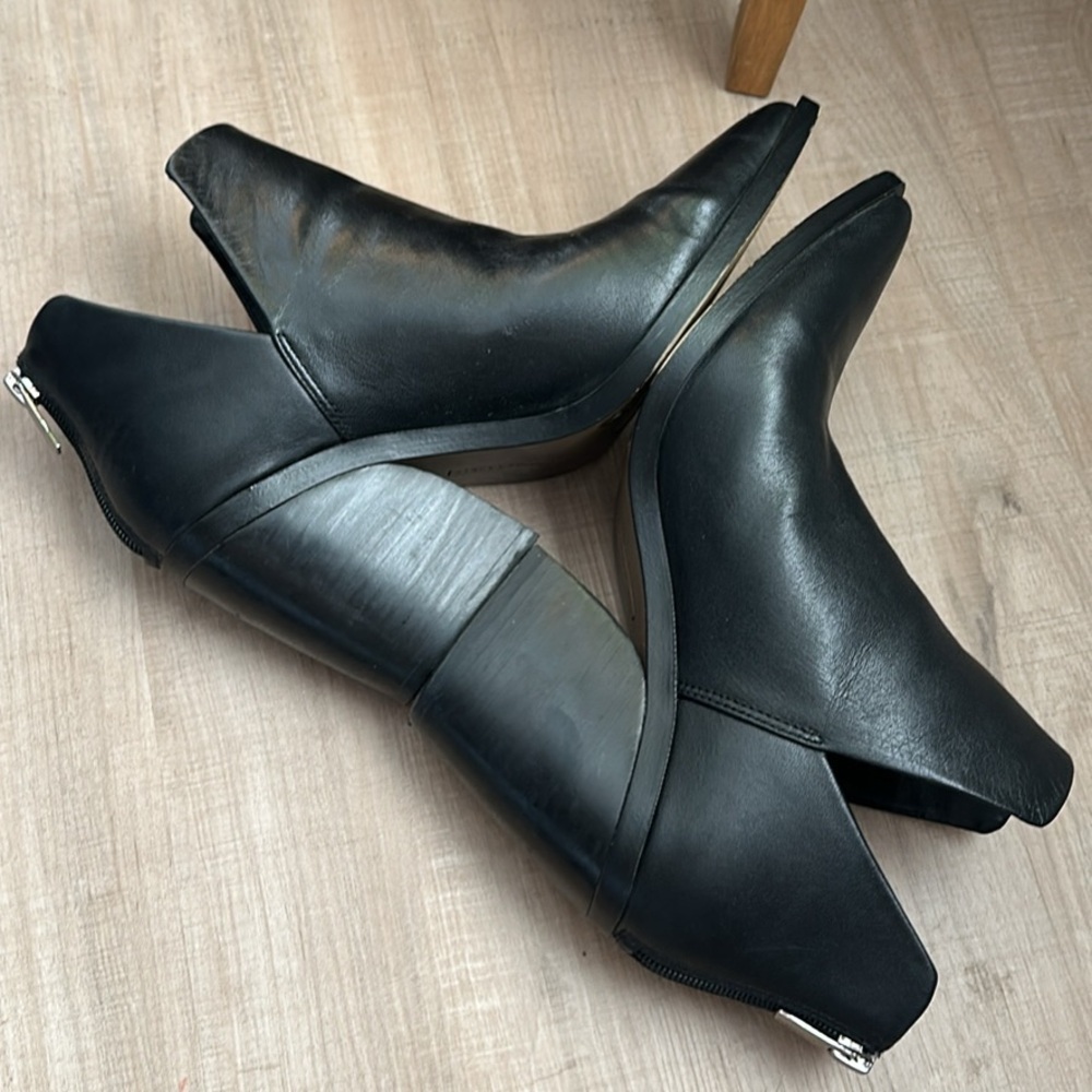 Vince Camuto Elegant Black Leather Ankle Boots